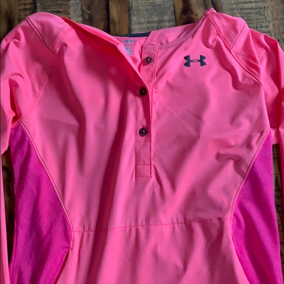 Under armor Long Sleeve Fitted Tee with Hood - Picture 3 of 6